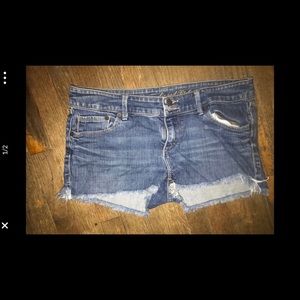 Abercrombie & Fitch shorts.